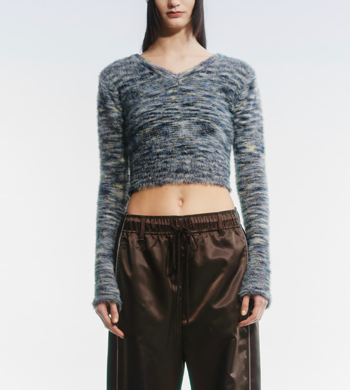 더 오픈 프로덕트 컬러 블렌디드 크롭 스웨터 네이비 상품이미지1