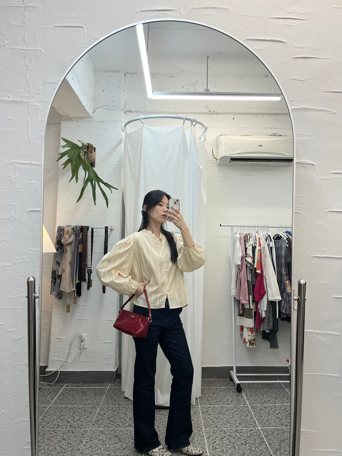 Frill ivory blouse  상품이미지1