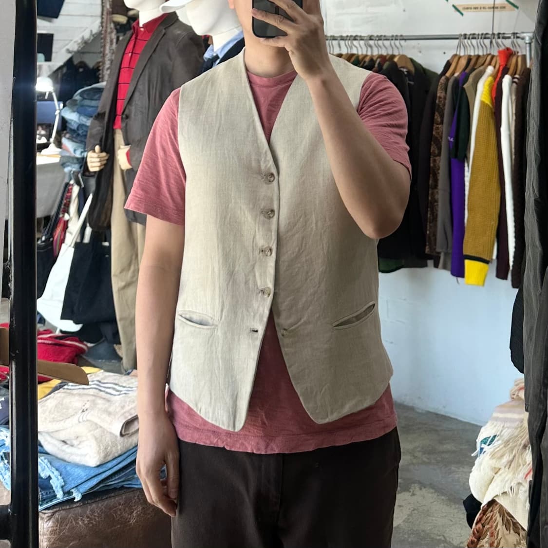 (착용컷) MULTI MIX 린넨 베스트 (남성용 100) 상품이미지3