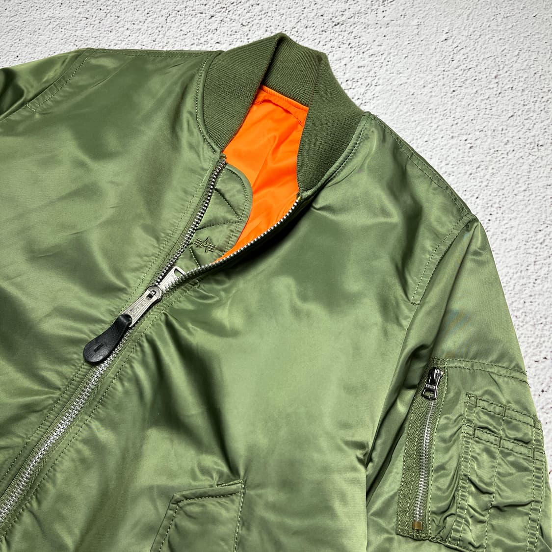 Alpha Industries MA-1 Flight Jacket 상품이미지3