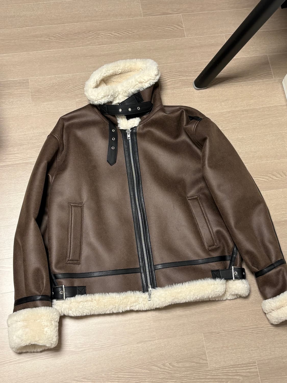 도프데이슨 하이넥 레더 무스탕(새상품) 상품이미지1