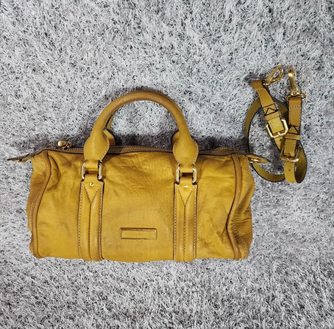 버버리 레더 토트백 상품이미지1