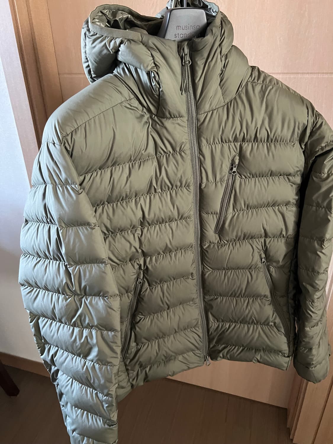무신사스탠다드 시티레저 경량패딩 카키L 상품이미지1