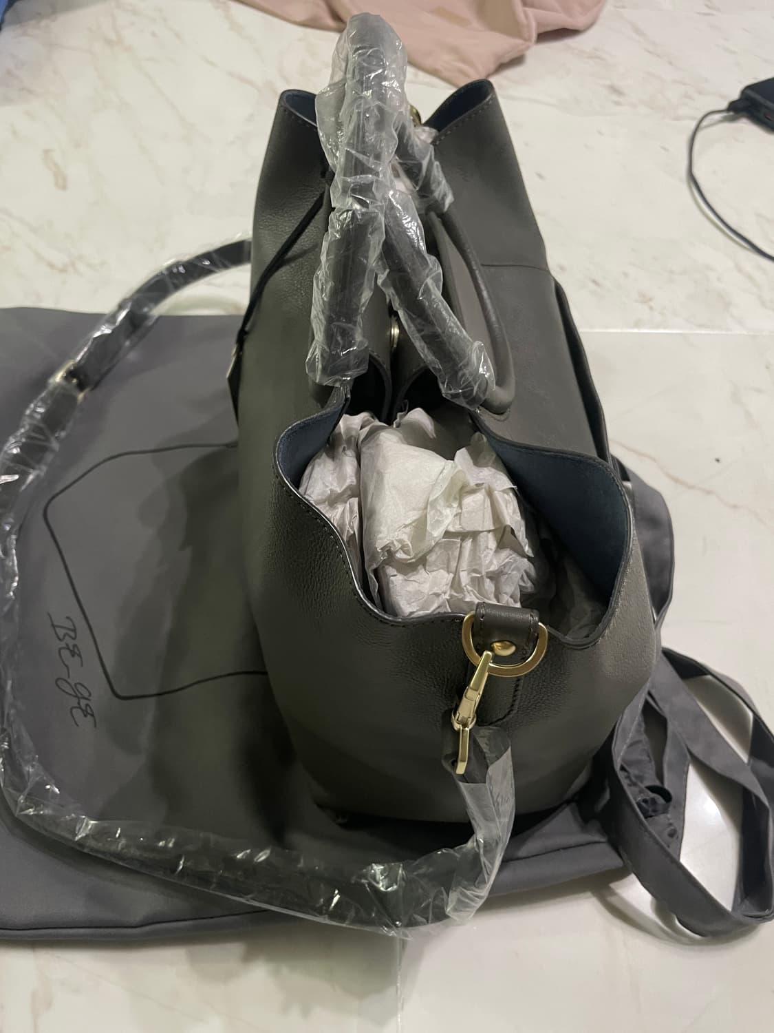 BE_GE 그레이 토트백 새상품입니다. 상품이미지4