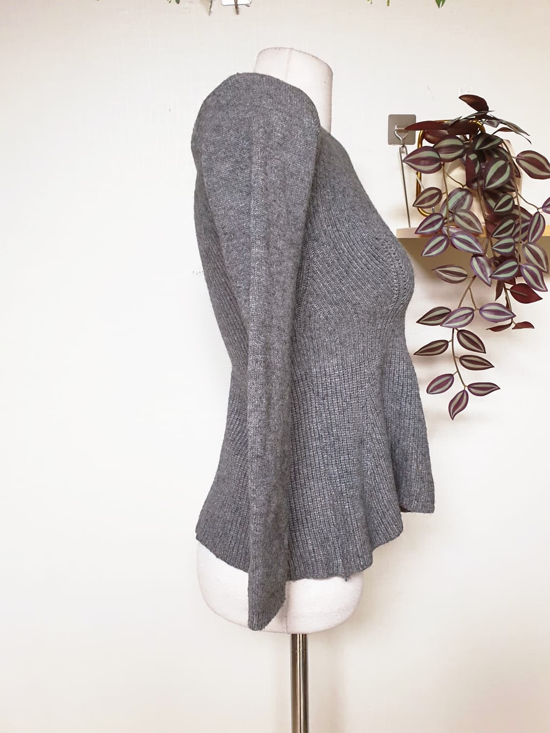 나인 페플럼 사선골지니트 55 66 그레이 F 상품이미지6