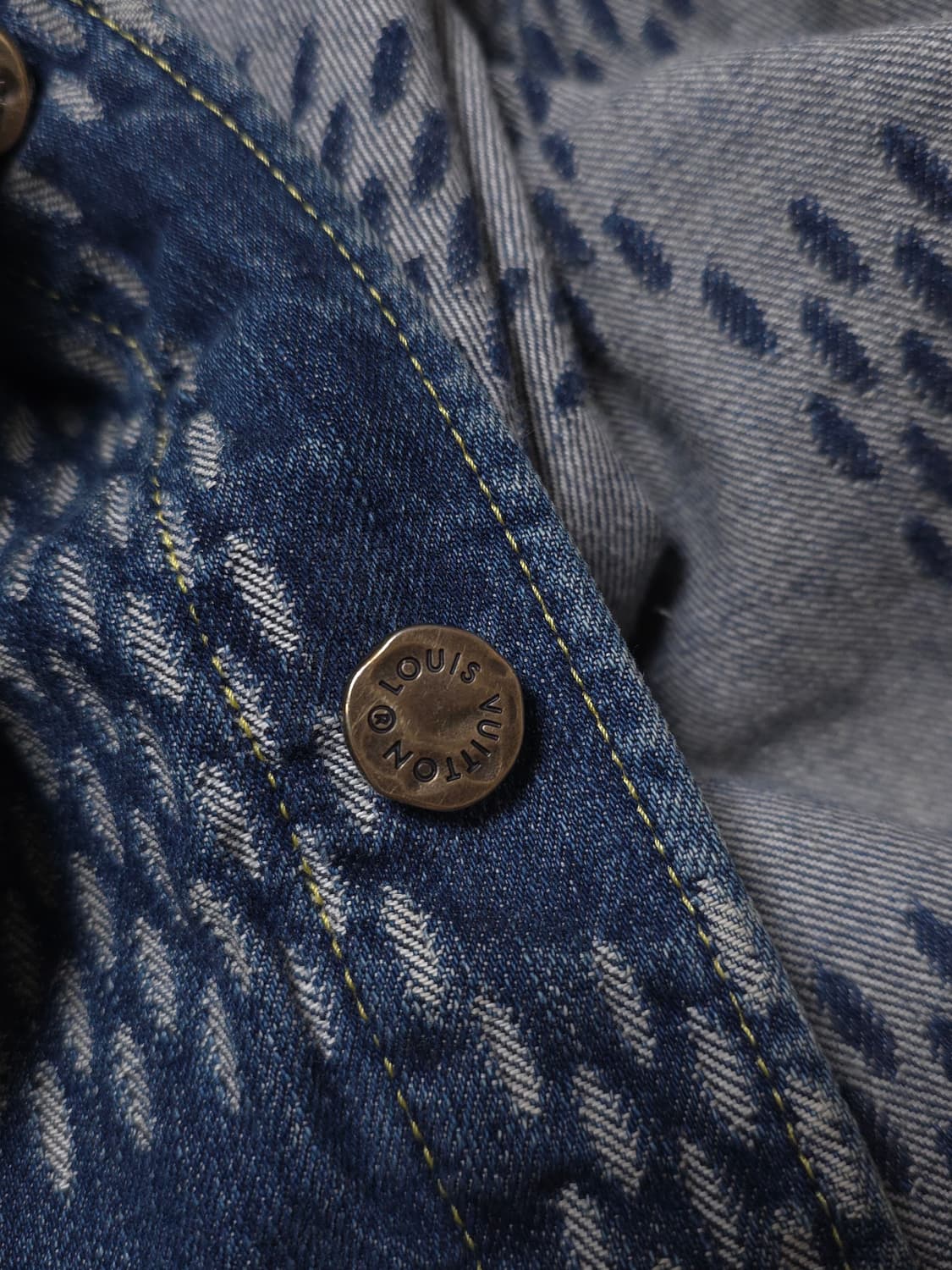 [56] 루이비통 니고 모노그램 연청 데님 트러커 자켓 상품이미지5