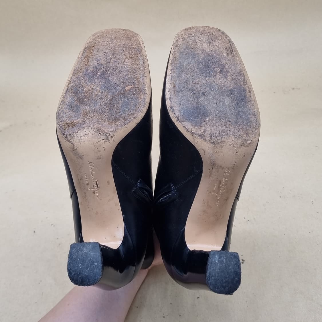 페라가모 블랙 레더 여성 앵클 부츠 5C 220 굽8.5 상품이미지3