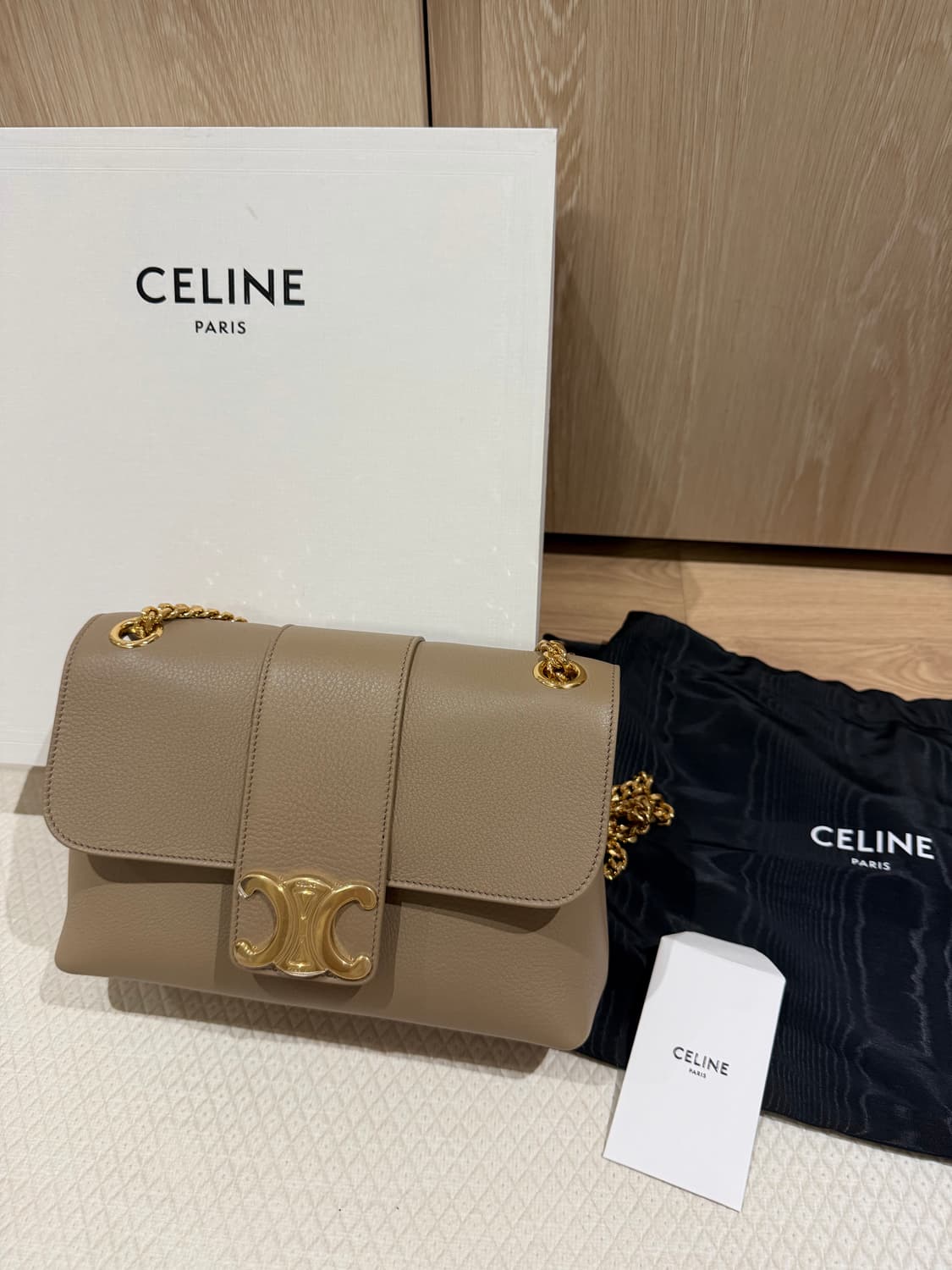 셀린느 미디엄 빅투아르 브라운세피아 상품이미지1