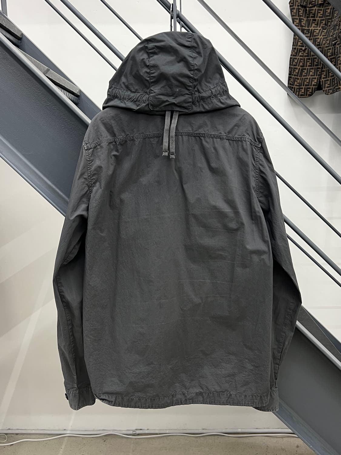 스톤아일랜드 와펜 차콜 후드 셔츠 자켓 상품이미지4