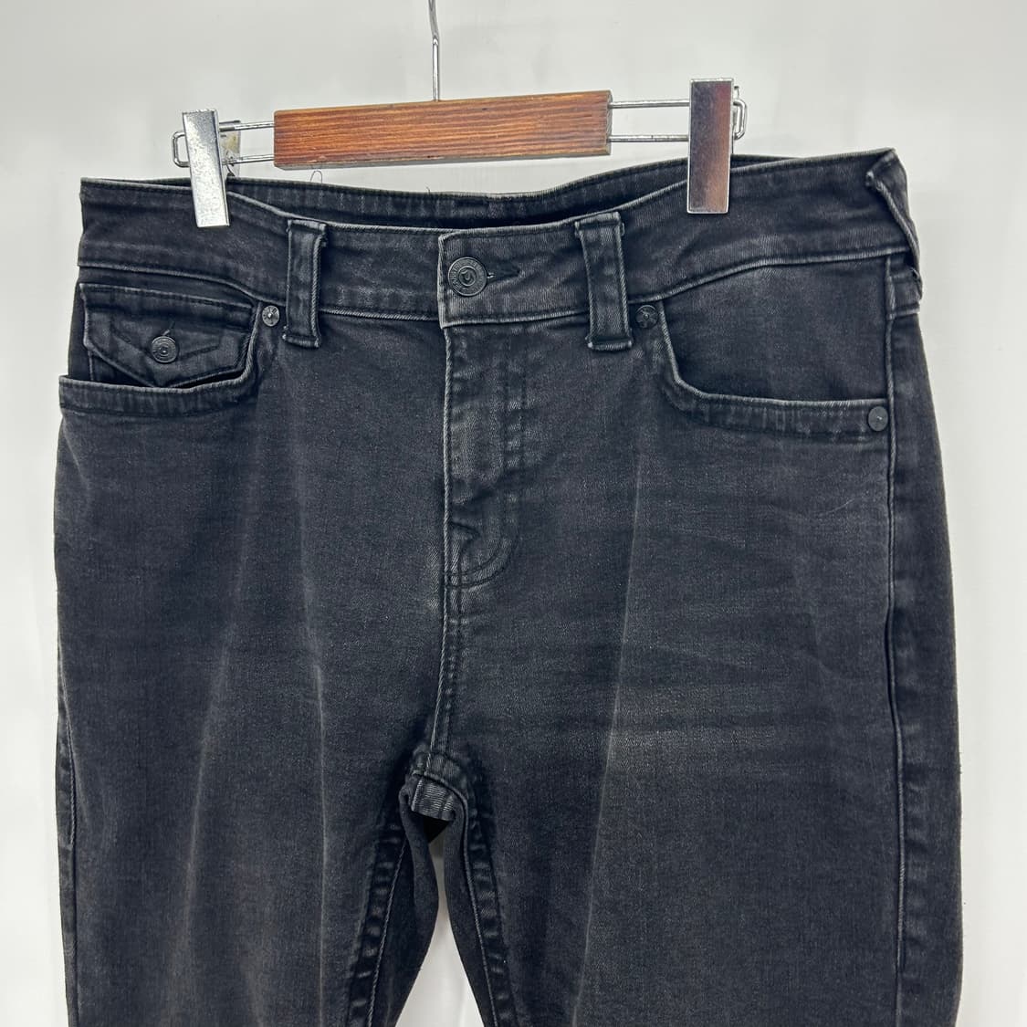 [TRUE RELIGION] 트루릴리전 워싱 블랙 데님팬츠 상품이미지4