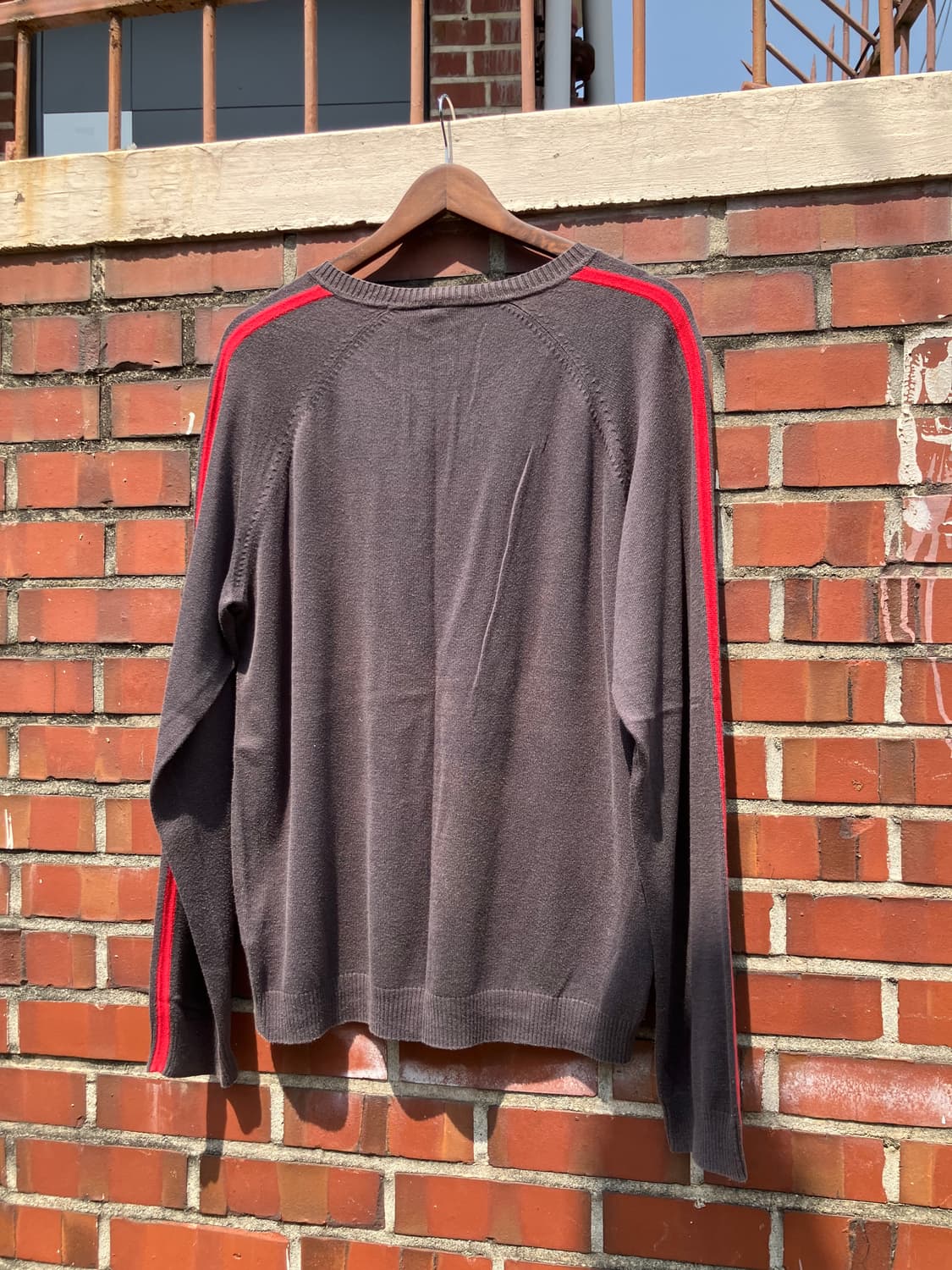 Armani Exchange 레드 로고 라인 니트 상품이미지6