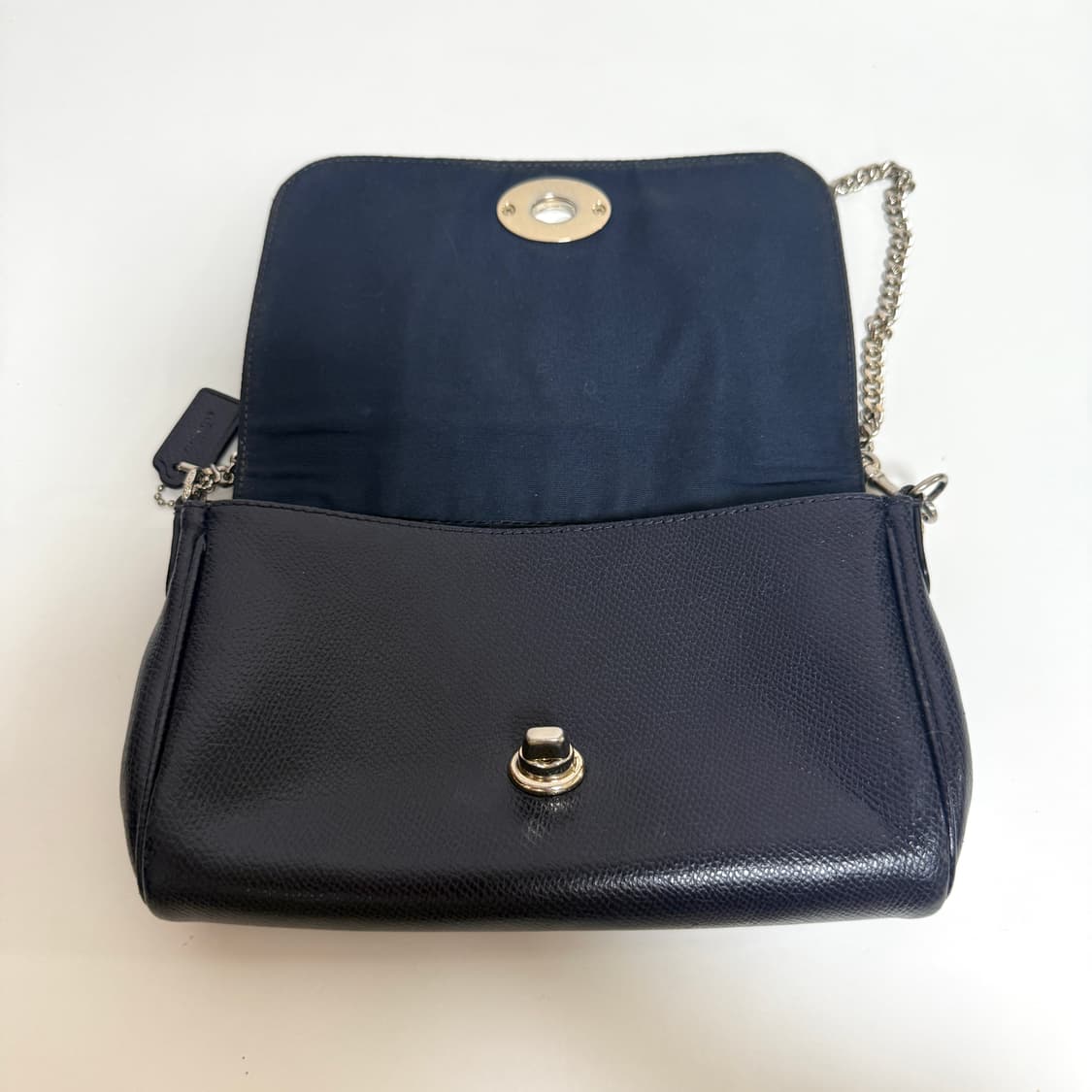 코치 네이비 체인 미니백 상품이미지6