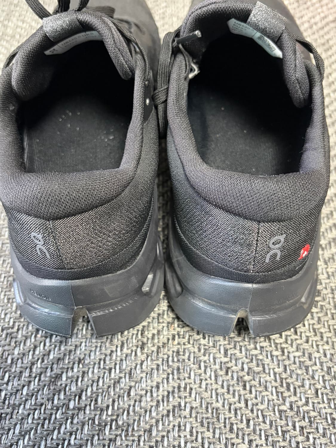 온러닝 클라우드서퍼 트레일2 워터프루프 275
 상품이미지9