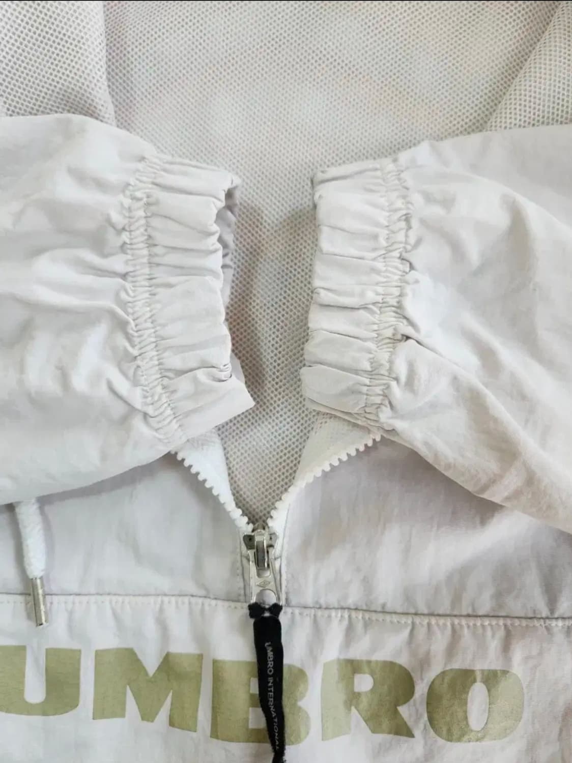 [엄브로] 후드 아노락 반집업 바람매이 메쉬 안감 클래식 스위트콘 상품이미지6