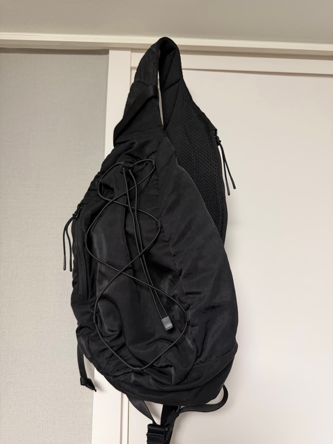 C.P. 컴퍼니 나일론 B 크로스바디 럭색 블랙 - 24FW 상품이미지3