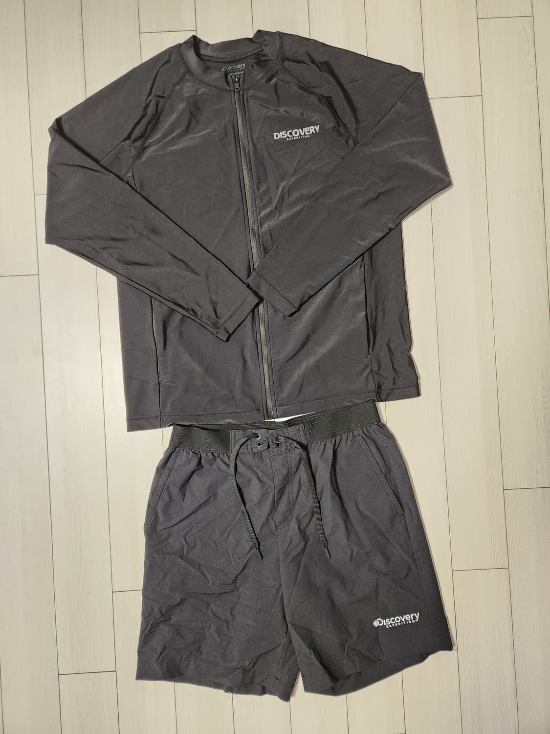 새상품급) 디스커버리 남성 풀집업 래쉬가드 상하의 세트 사이즈95 m

 상품이미지1