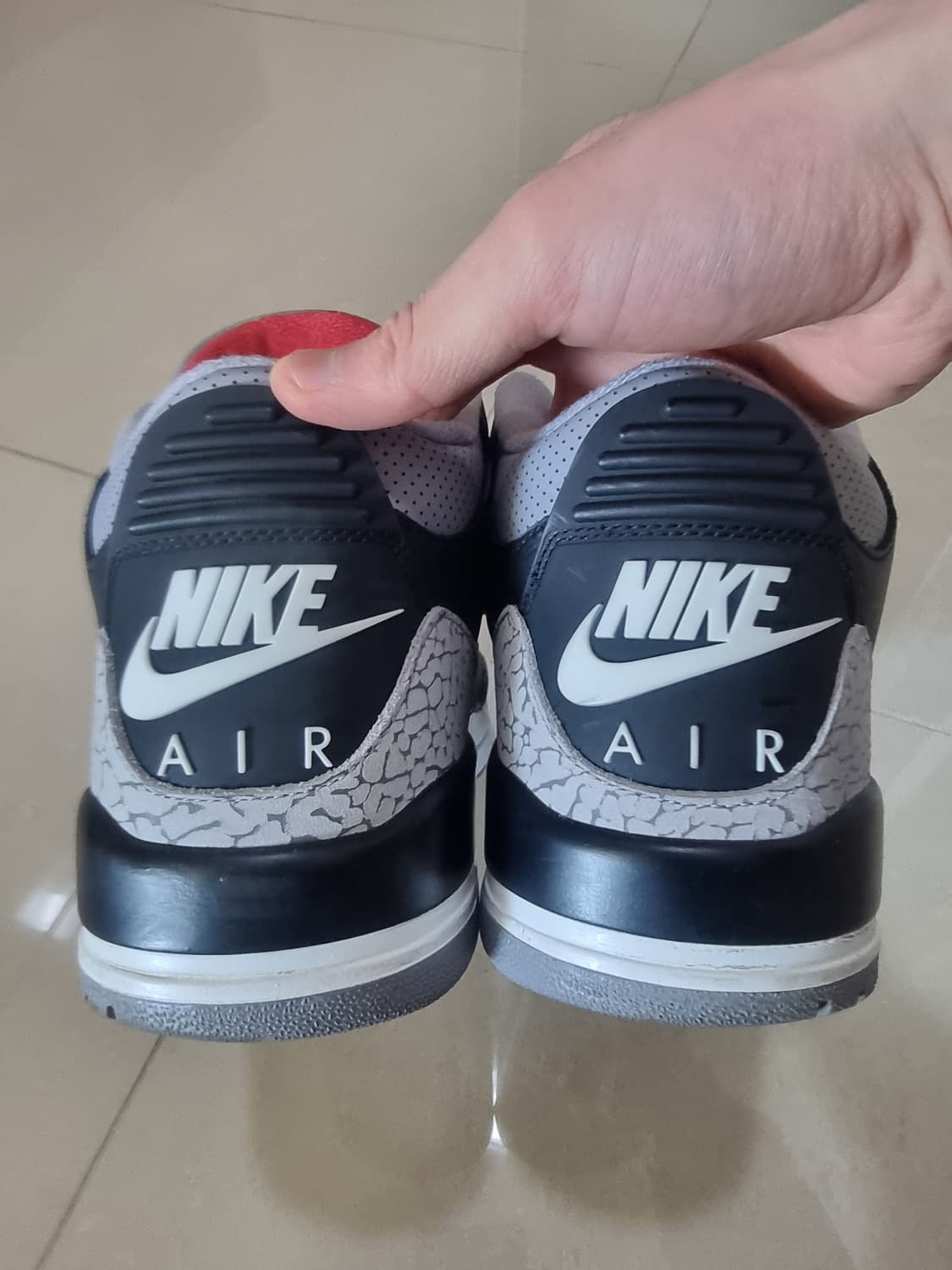 조던 3 블랙시멘트 레트로 280사이즈 입니다!
2024년 스니커헤드들의 상품이미지4