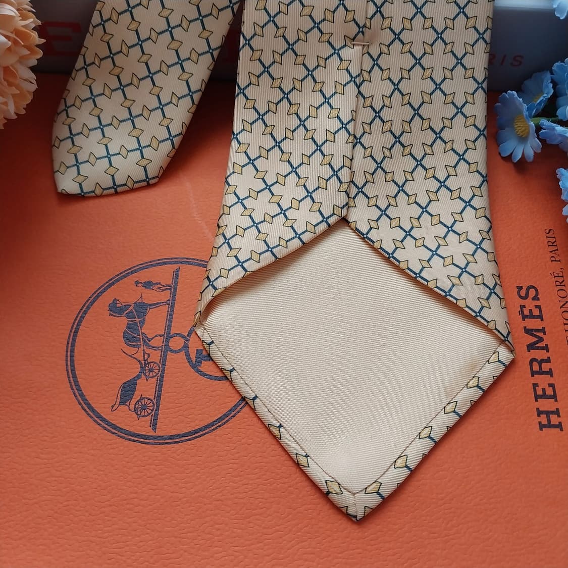에르메스 실크 옐로 기하 패턴 넥타이 9.4cm A등급 K1467
 상품이미지6