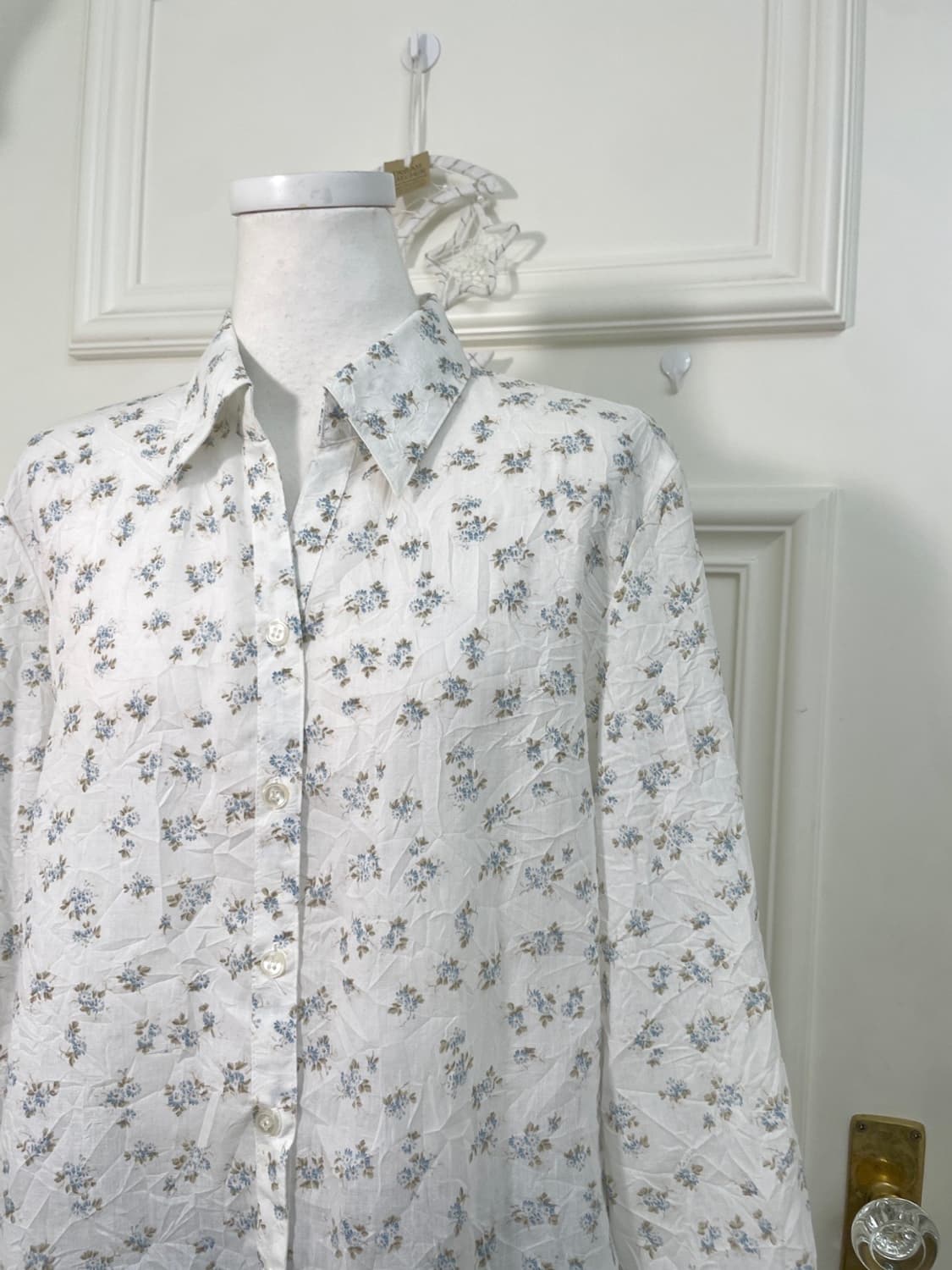 white blue flower crease loose shirt 상품이미지7