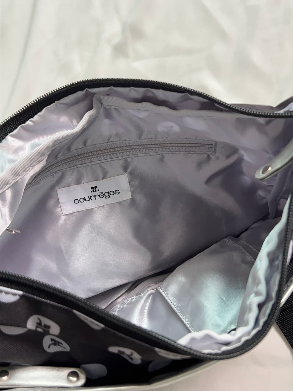 Courreges dot crossbag 꾸레쥬 도트 크로스백 상품이미지5