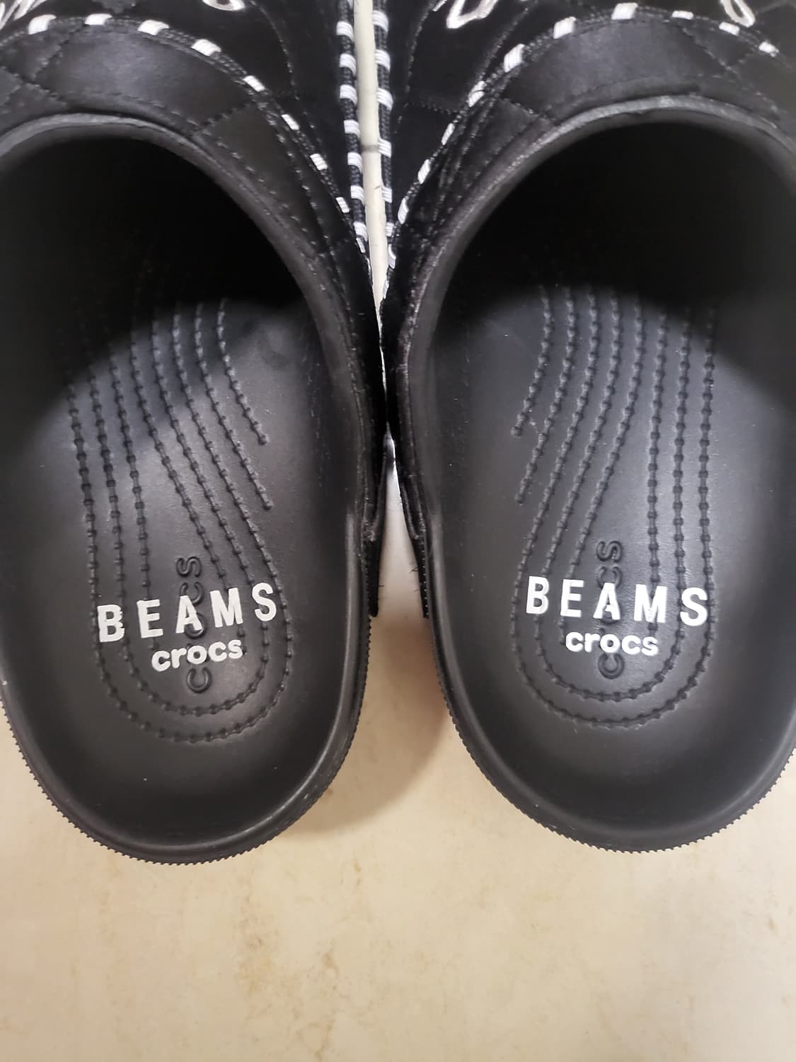 크록스 x 빔즈 빔스 beams 딜런 클로그 블랙 화이트 270 상품이미지4