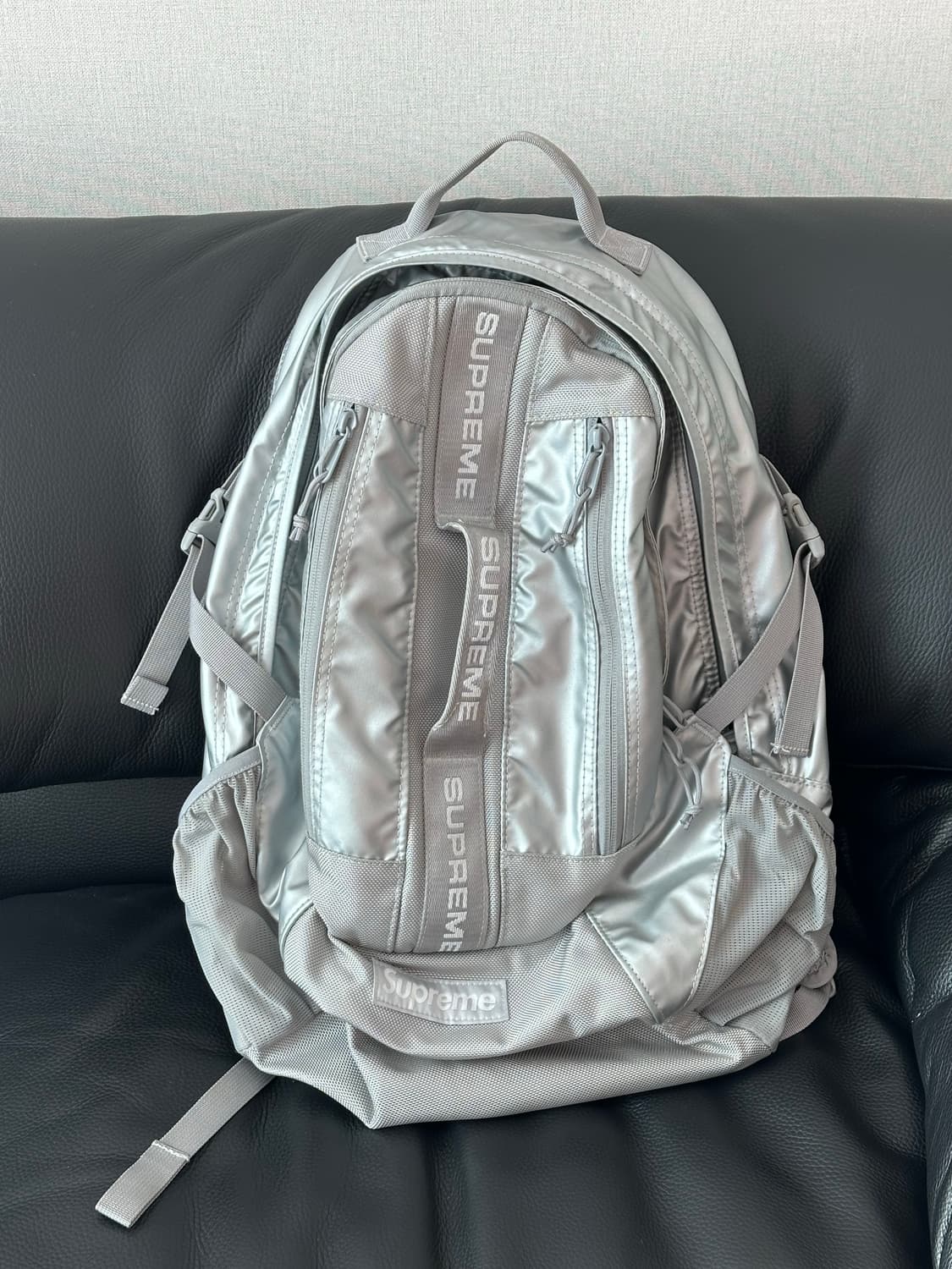 슈프림 22fw 백팩 실버컬러 상태 굿 상품이미지1
