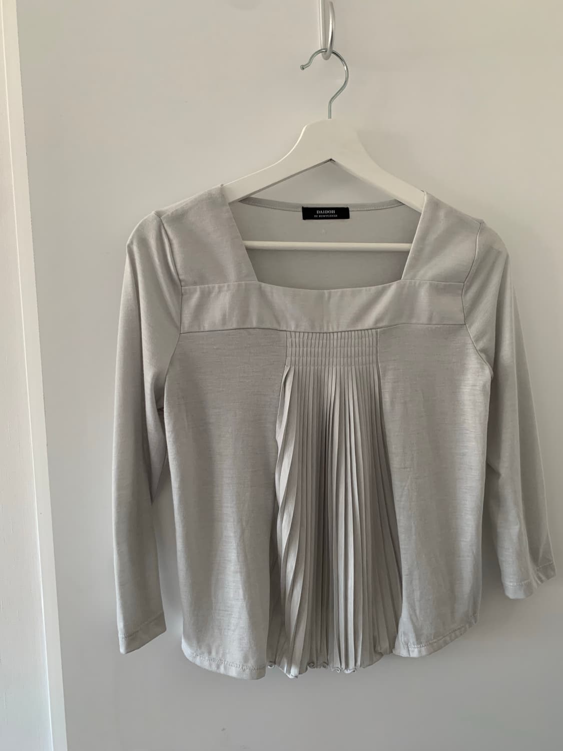 그레이 핀턱 슬리브 상품이미지2