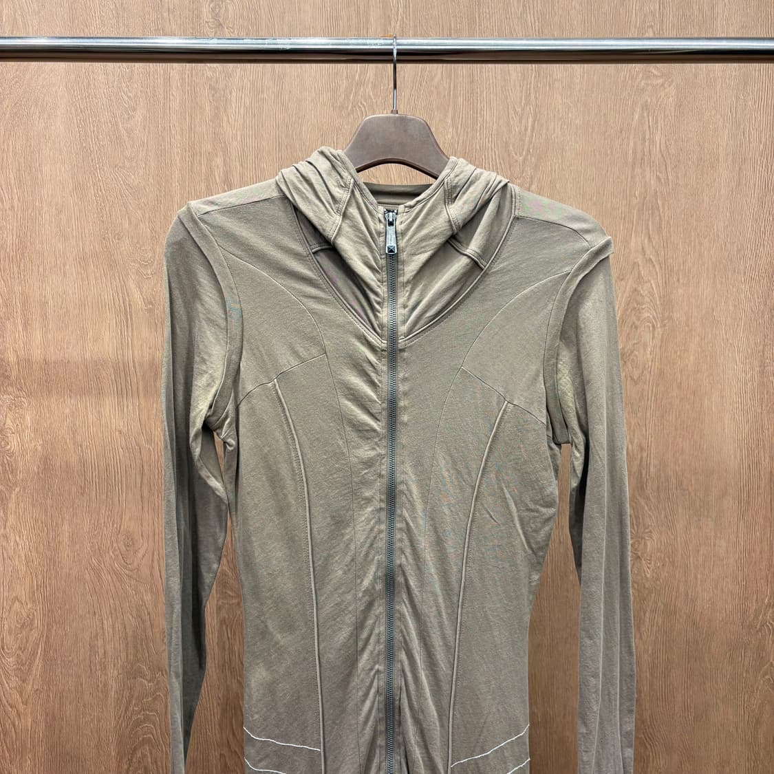 디젤 롱 후드 집업 원피스 입체 절개 패턴 화이트 스티치 디테일 베이지 상품이미지4