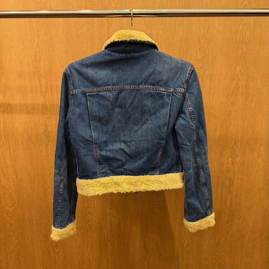 리바이스 데님 자켓 쉐르파 퍼 안감 레드 로고 탭 디테일 레귤러핏 블루 상품이미지3