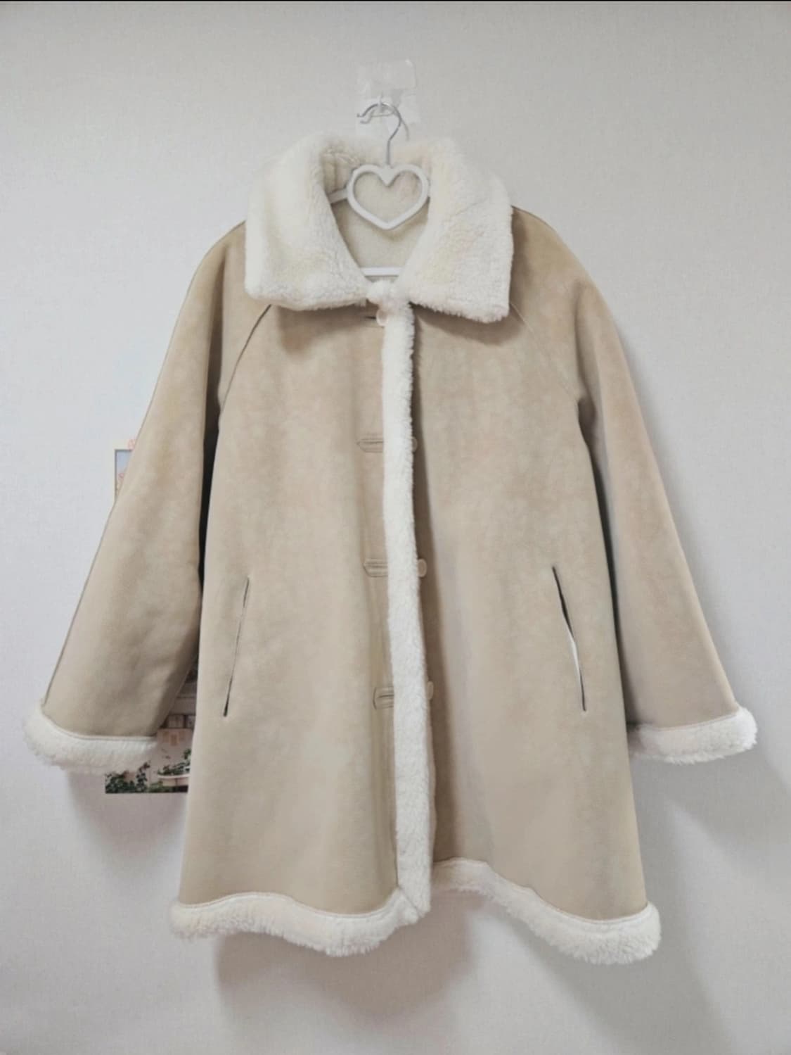 [새상품] 엣모먼텀 리버시블 무스탕 뽀글이 퍼코트 연우 상품이미지1