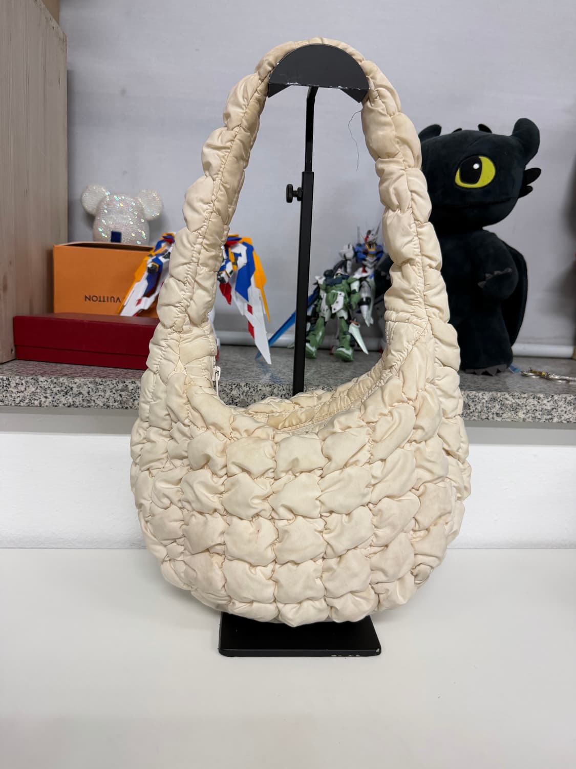 정품) COS 코스 퀼티드 미니 구름백  상품이미지4