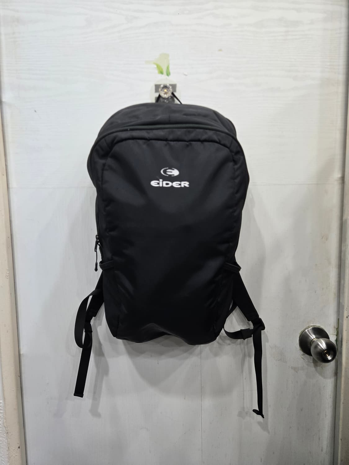 EiDER 아이더 백팩 가방! 블랙&화이트! 수납공간 짱넓고 깔끔해요~ 상품이미지1