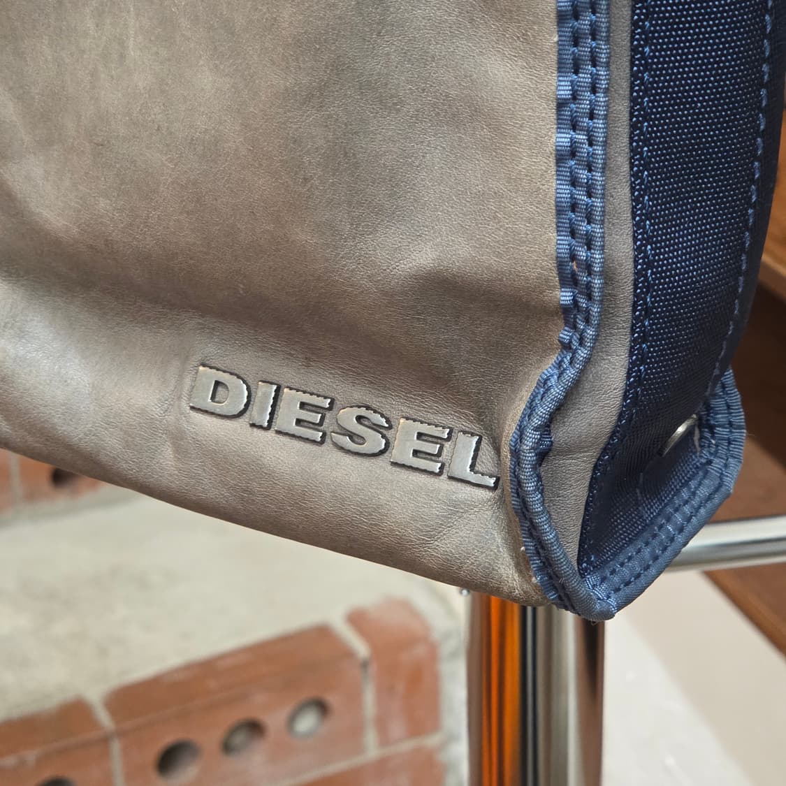 디젤 키링 포인트 그레이 블루 미니 크로스백 상품이미지3