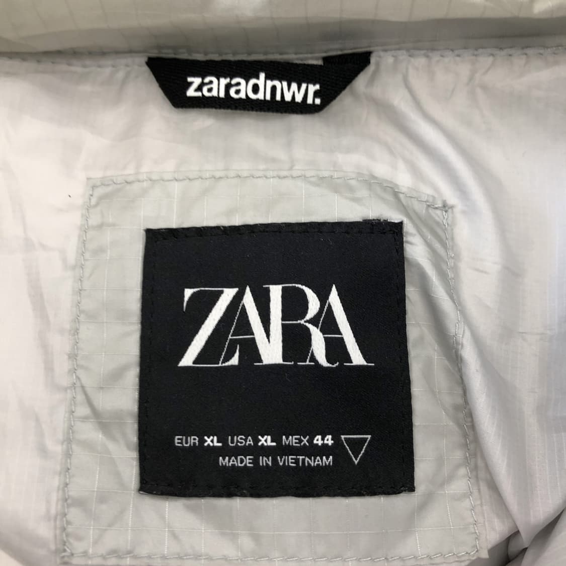 자라 dnwr 라이트그레이 푸퍼패딩 XL 상품이미지5