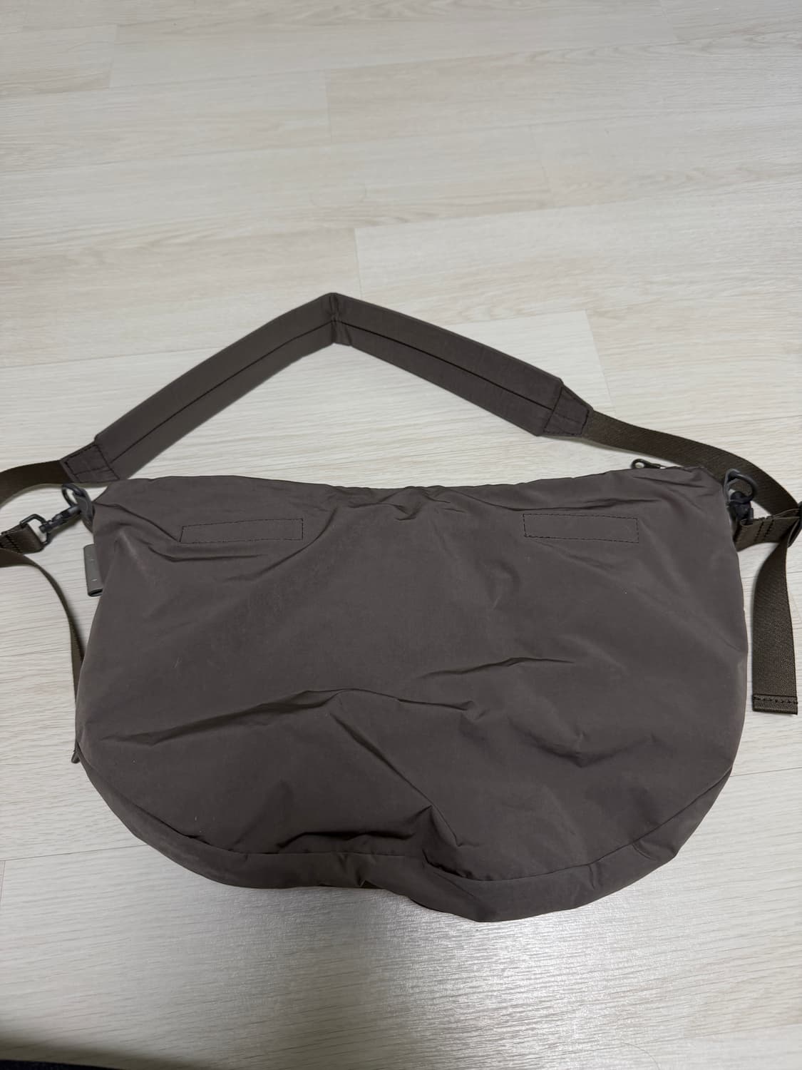 아미아칼바 바디백 그레이 상품이미지2