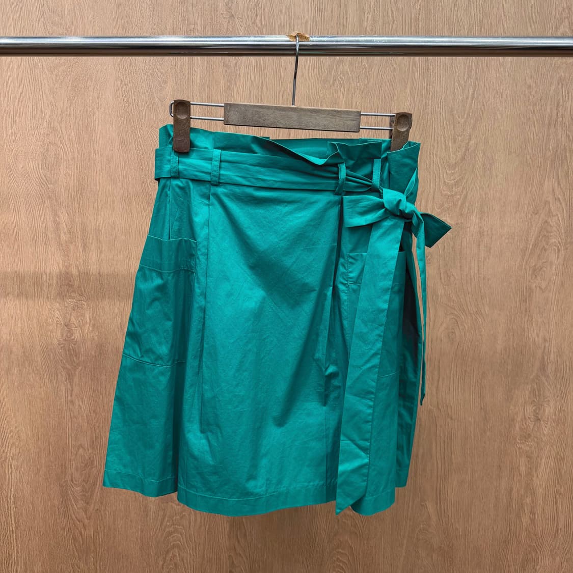띠어리 미디 스커트 허리 스트랩 리본 타이 디테일 A라인 그린 상품이미지2