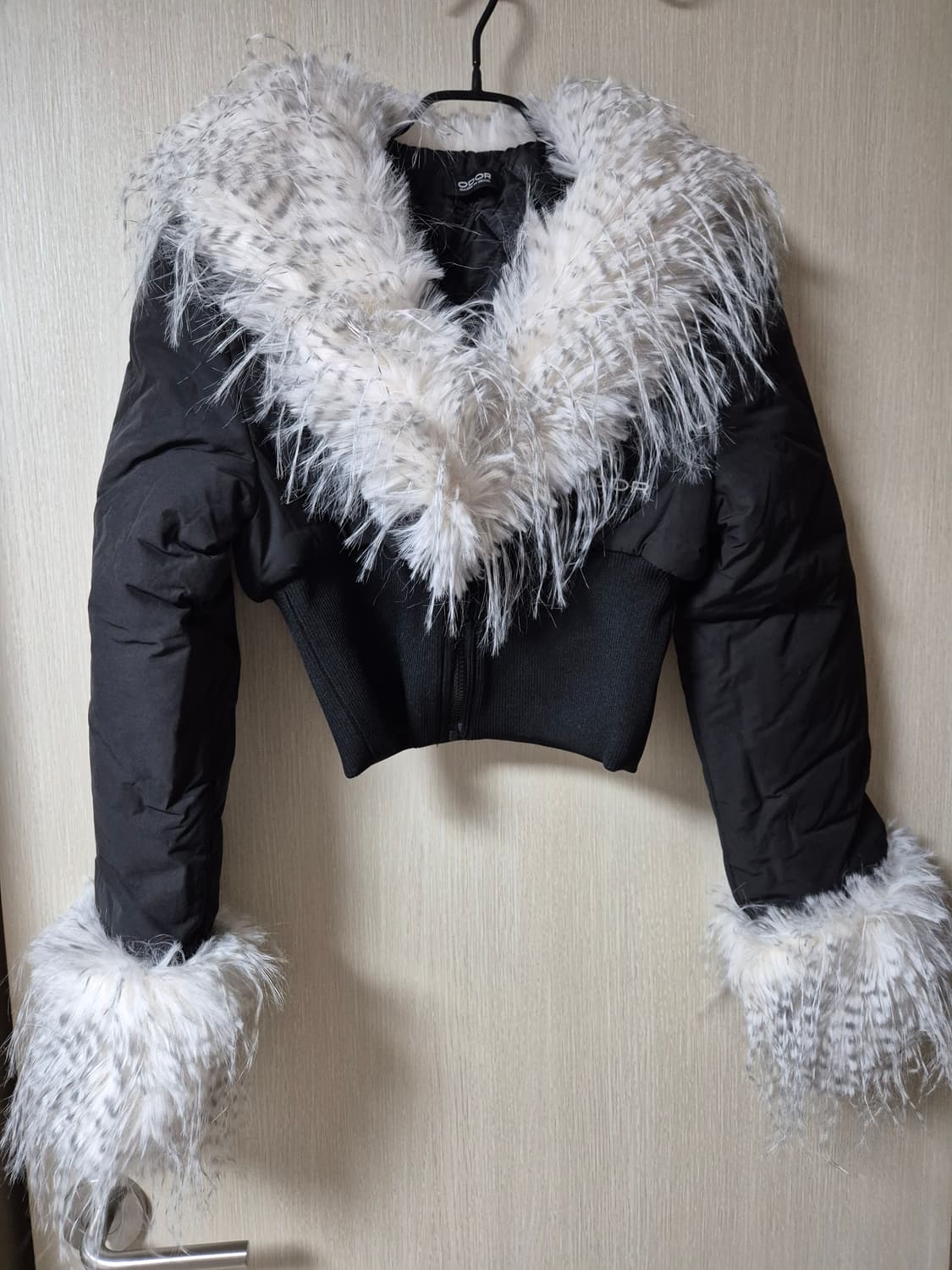 (새제품) 오도어 퍼 크롭 패딩 (25년) ODOR Trich colla 상품이미지3