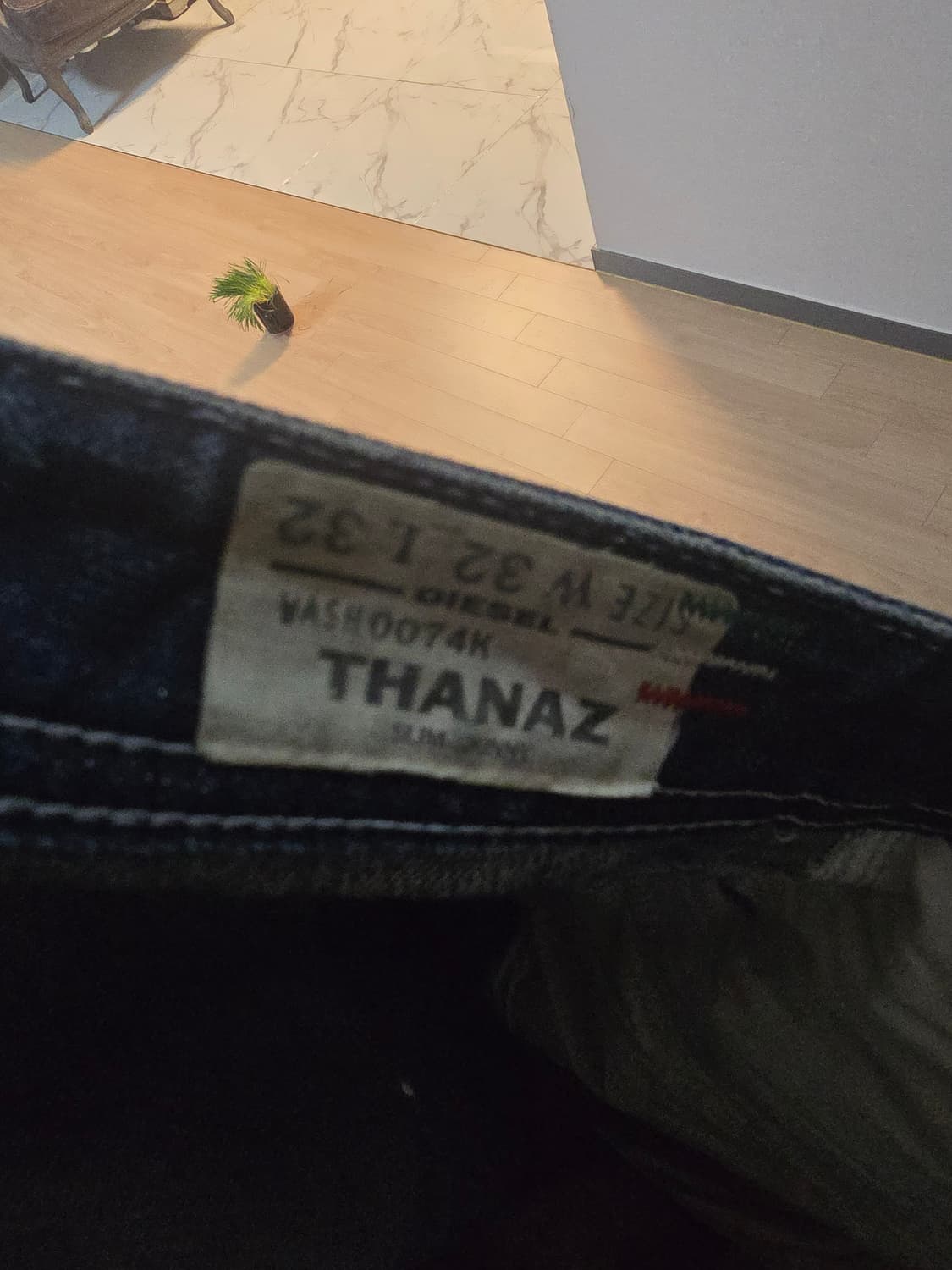 디젤 워싱 데님진 32사이즈입니다. 상품이미지5