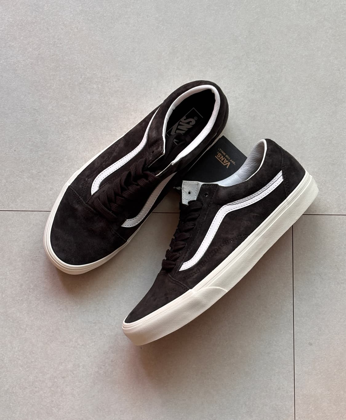 디자이너 터치 들어간듯한 반스 올드스쿨 스웨이드 다크브라운 상품이미지1