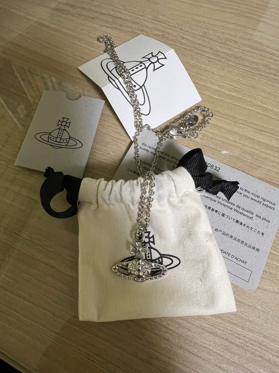 비비안웨스트 우드 메이페어 바스 릴리프 펜던트 실버 상품이미지2