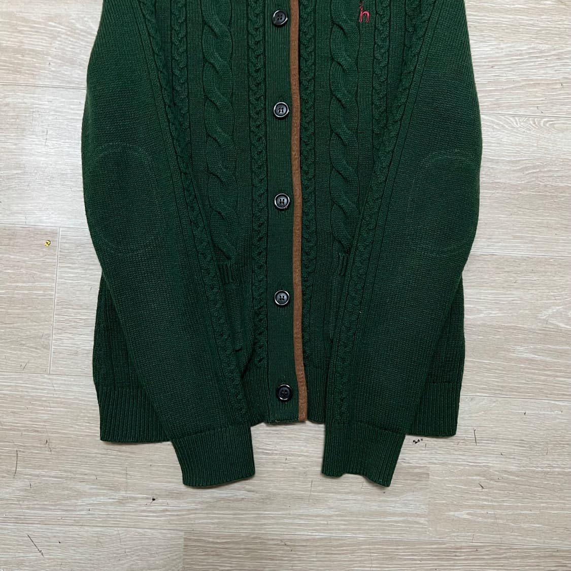 헤지스 여성 모직 꽈배기 버튼업 케이블니트 가디건 [그린] XS/85 상품이미지3
