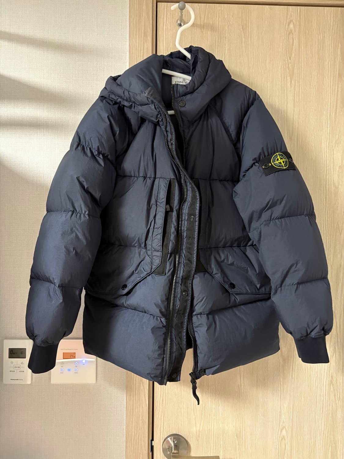 크링클 랩스 리사이클드 나일론 다운 후드 패딩 상품이미지1