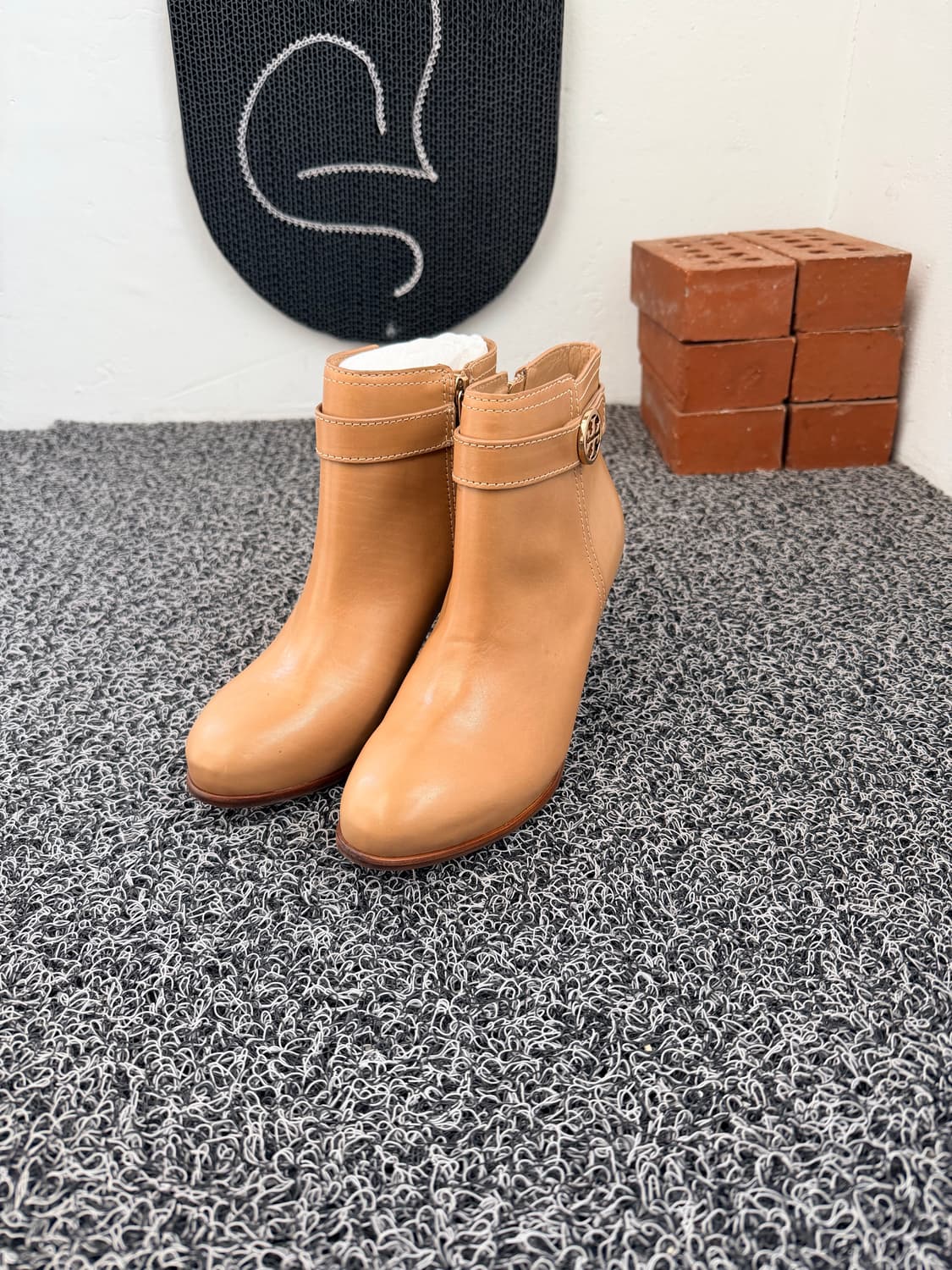 토리버치 브라운 가죽 앵클 부츠 6.5 (235mm) 상품이미지1