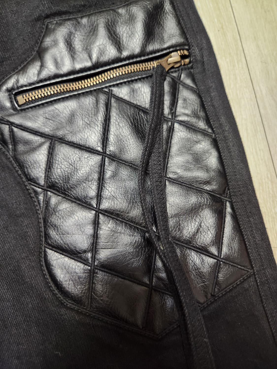 [1] 에모스탠스클럽 레더 패치 플레어진 v2 상품이미지4