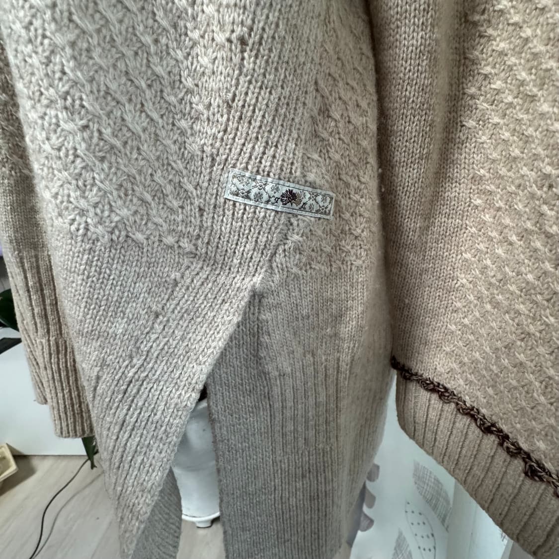 썰스데이 아일랜드 베이지 긴팔 니트 빈티지스타일 상품이미지5