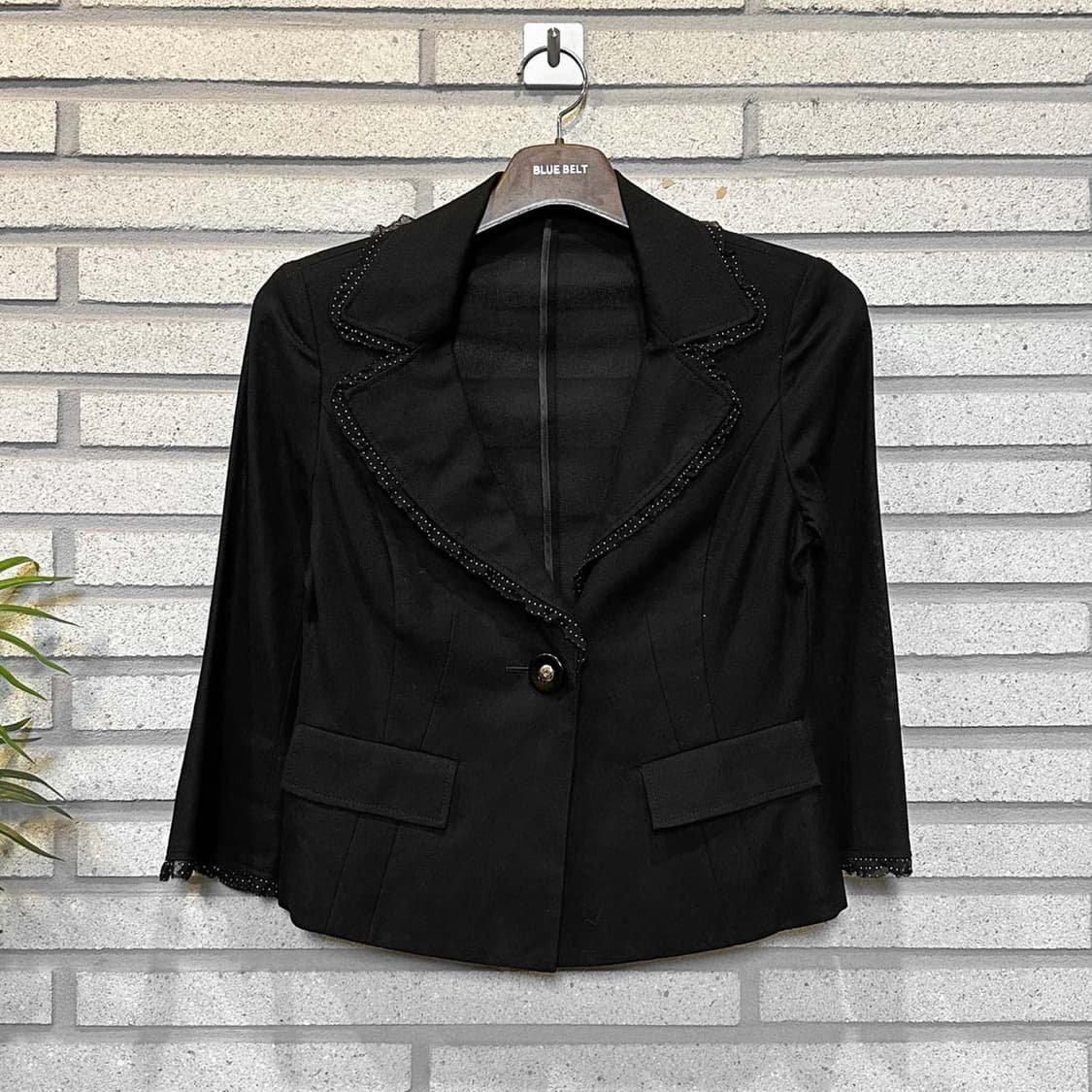 꾸레쥬 크롭 블레이저 자켓 7부 소매 원버튼 도트 패턴 프릴 디테일 블랙 상품이미지1