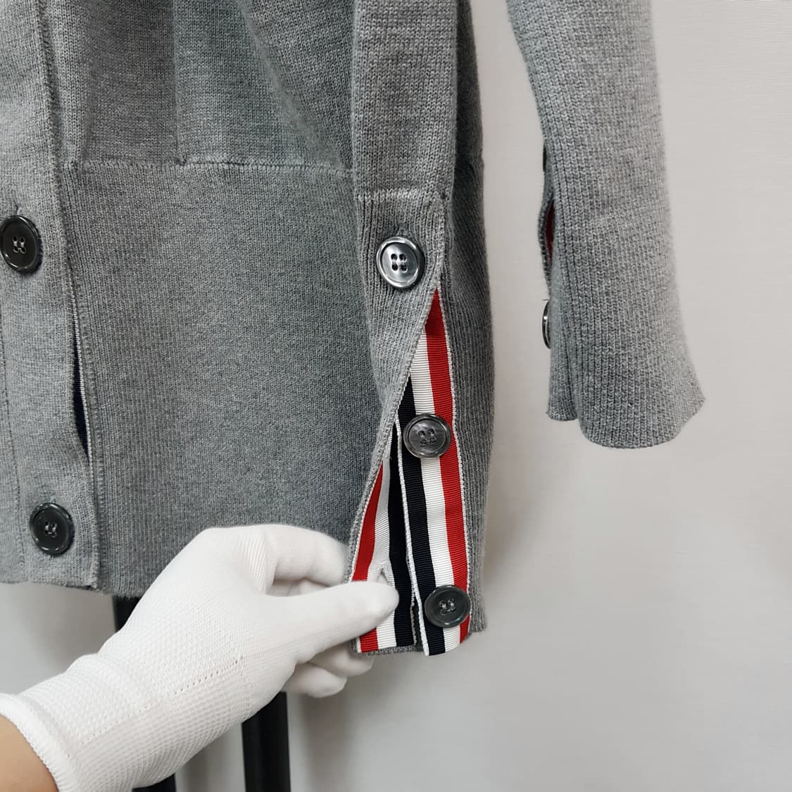 톰브라운 여성 4바 스트라이프 이그재저레이트핏 롱 가디건 FKC424A 상품이미지5