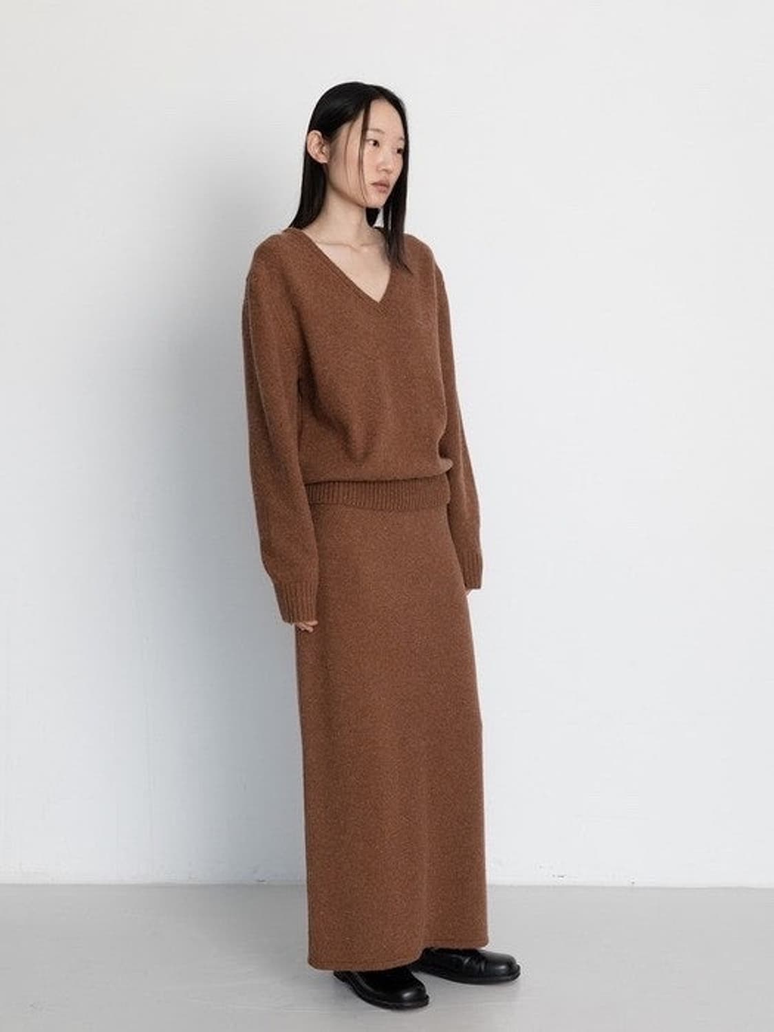 르917 알파카 블렌드 브이넥 풀오버 브라운, 롱스커트 세트 상품이미지1