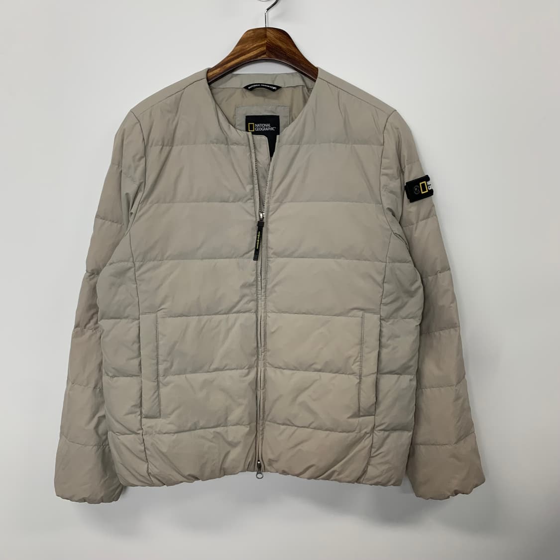 네셔널지오그래픽 와펜 베이지 경량 패딩 상품이미지3