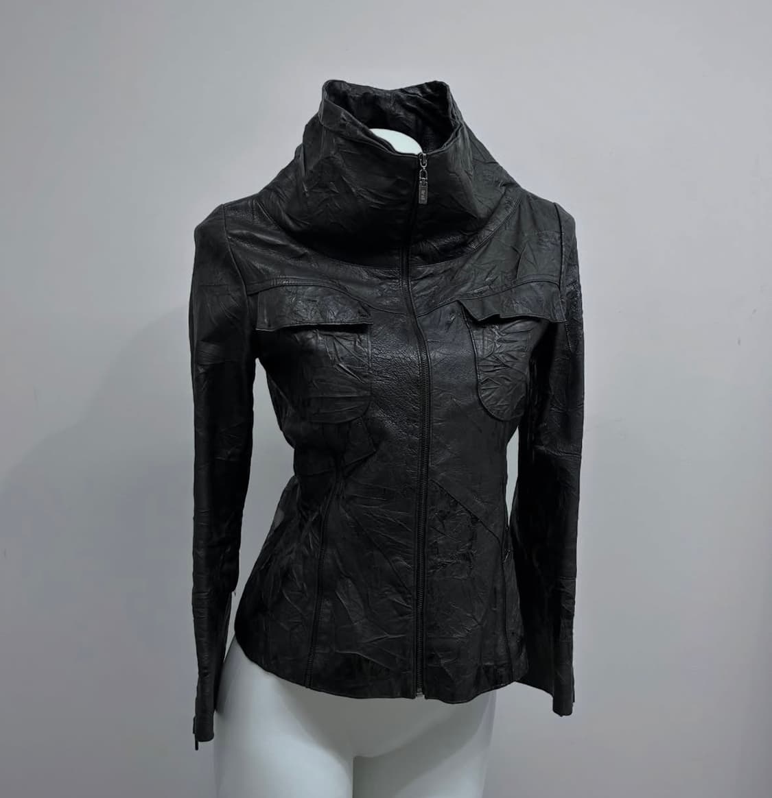 The Will Wrinkled 하이넥 레더 자켓  상품이미지1